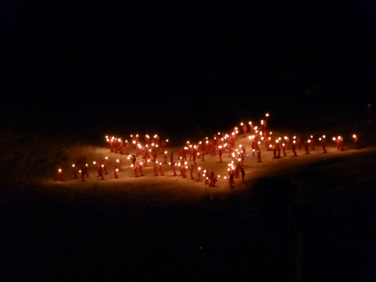 Torchlit descent, star shape