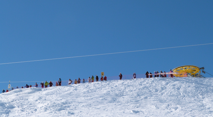 Onlookers at the zip wire in Val Thorens